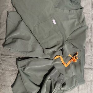 Figs moss green scrub set